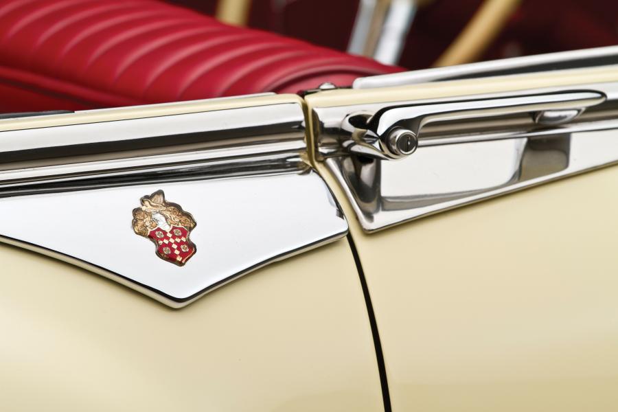  Packard Caribbean Convertible White 1953 года  (фото 11 из 19)